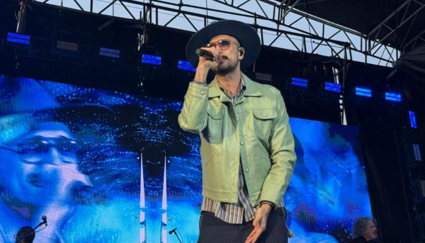 El sorpresivo homenaje de Abel Pintos al Indio Solari en su show en Rosario