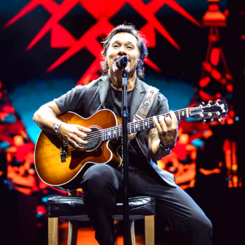Diego Torres brill&oacute; en el Movistar Arena con un show lleno de emoci&oacute;n y cl&aacute;sicos