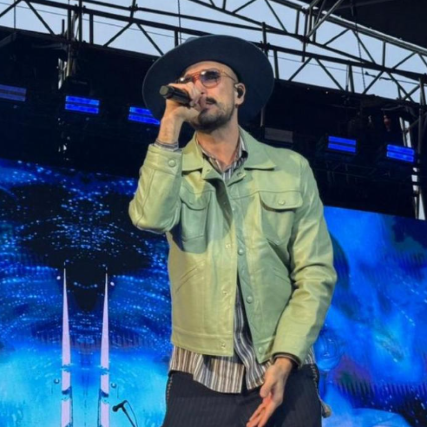 El sorpresivo homenaje de Abel Pintos al Indio Solari en su show en Rosario