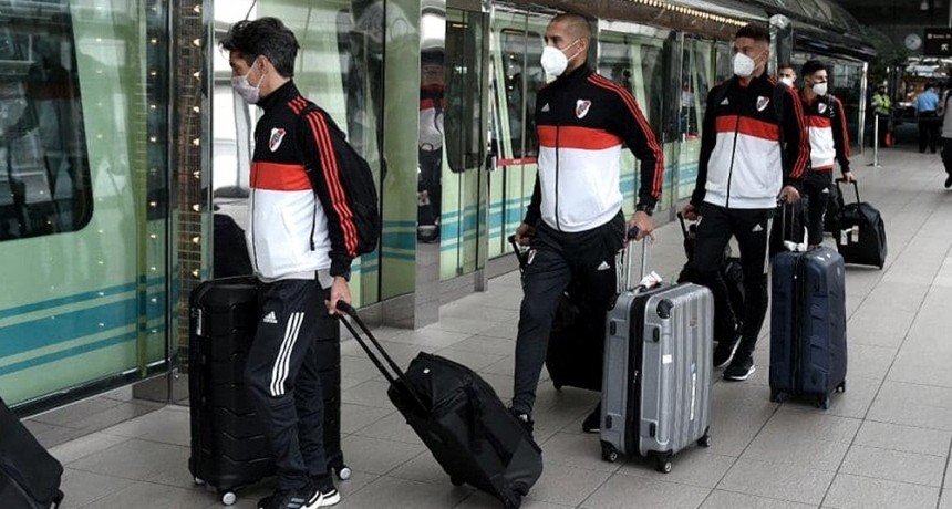 El plantel de River llegó a Buenos Aires y quedó aislado
