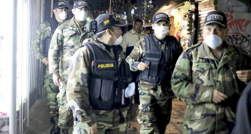 La Policía boliviana encontró parte del material represivo que envió el Gobierno de Macri