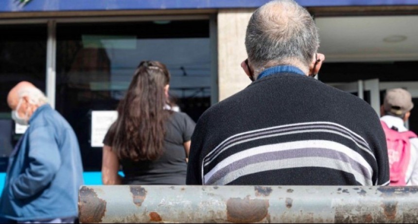 El Gobierno formalizó la medida de pago del bono de 5.000 pesos para los jubilados