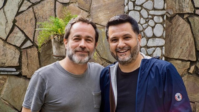Jorge Rojas estrenó el videoclip de “Entre espinas y flores” junto al actor Gastón Pauls