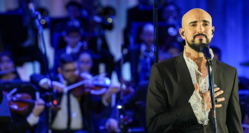 Abel Pintos grabó versiones de himnos patrios para su nuevo disco «Alta en el cielo»