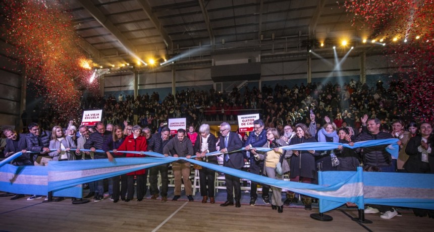 Junto a una multitud, Julio Zamora inauguró el microestadio municipal “Cdor. Intendente Ricardo Ubieto” en Don Torcuato