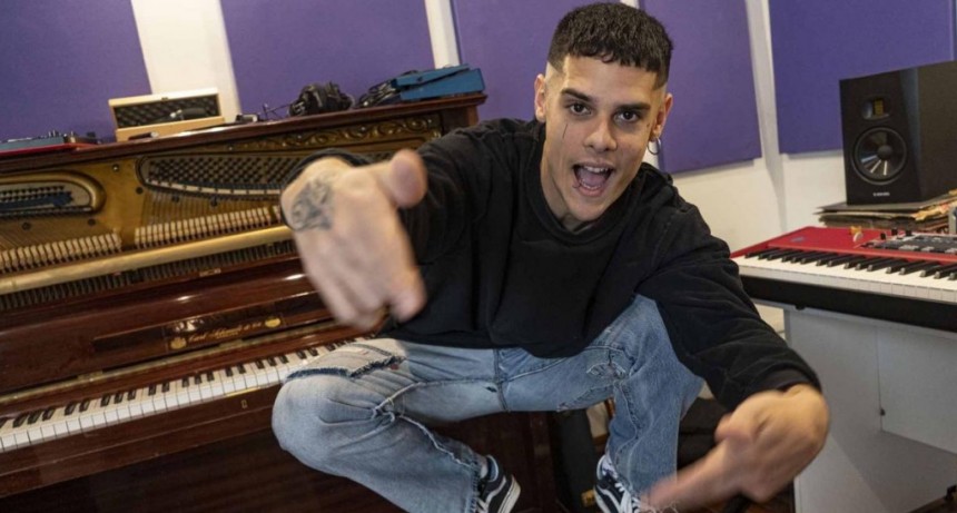 Junto a su nueva banda Barro, Ca7riel reversiona en clave metalera su sesión con Bizarrap