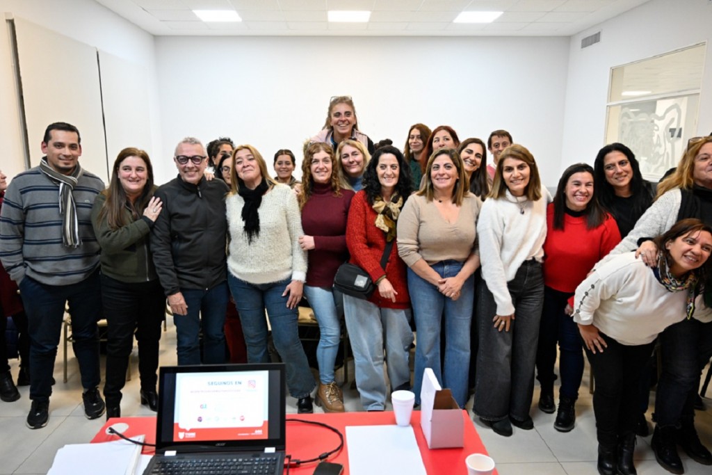Con eje en la educación pública, Julio Zamora mantuvo un encuentro con directores y directoras de escuelas secundarias del distrito
