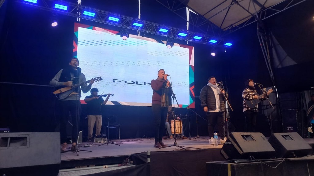 Sexta noche de la Fiesta Nacional e Internacional del Poncho: reggae, rock y folclore bajo el cielo catamarqueño