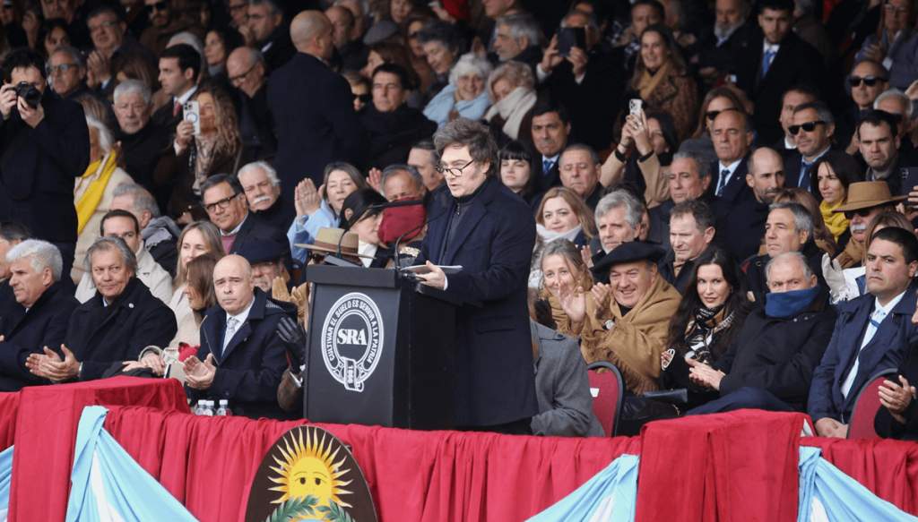 Manuel Adorni, Luis Petri y las provincias: apoyo político al discurso de Javier Milei en La Rural
