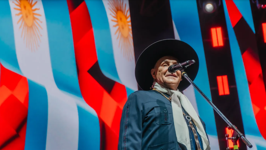 El Chaqueño Palavecino vuelve a La Plata: “El país siempre cantó folklore”