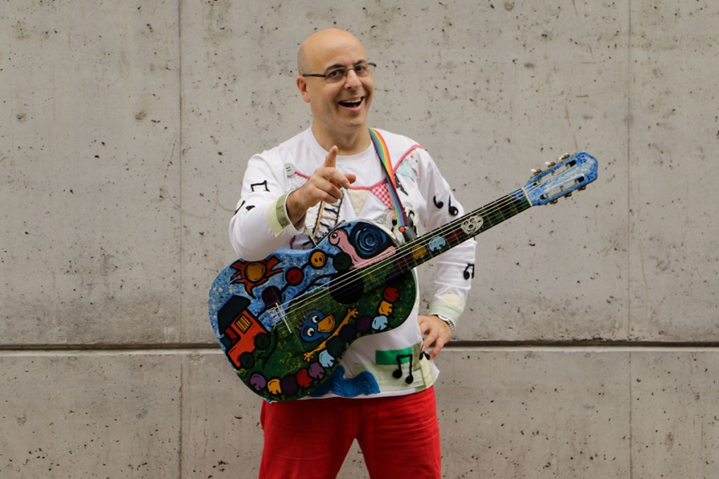 El Coro Nacional de M&uacute;sica Argentina, junto con el cantante Hugo Figueras