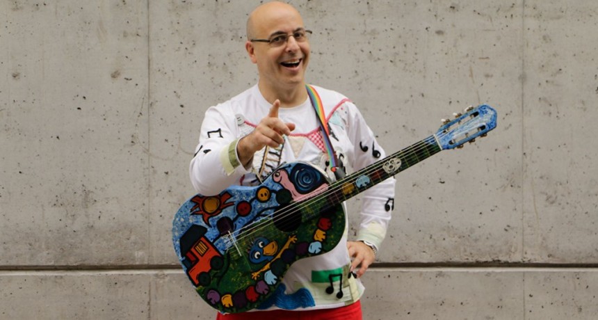 El Coro Nacional de M&uacute;sica Argentina, junto con el cantante Hugo Figueras