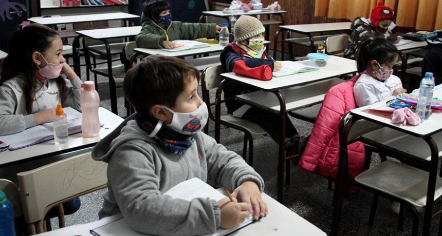 Vuelven a la presencialidad completa 290.000 alumnos de las escuelas primarias porteñas