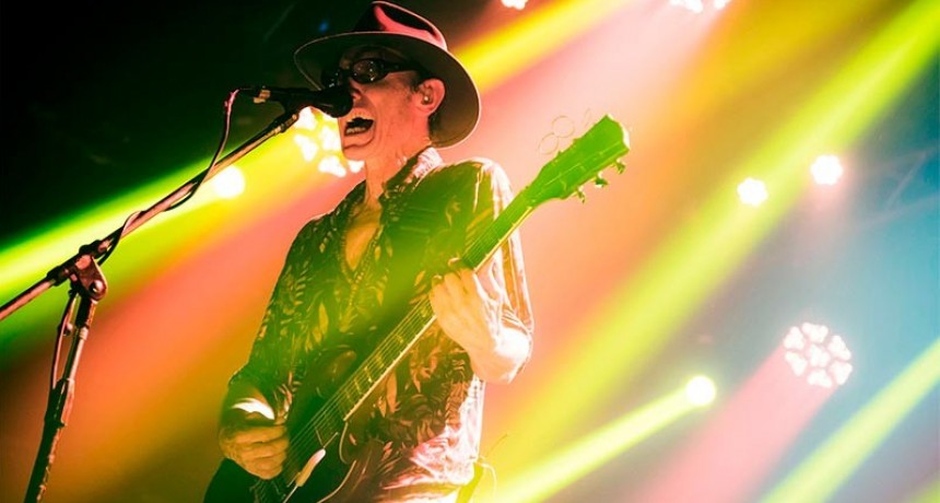 Skay se presentó en Rosario ante una multitud para repasar su carrera solista