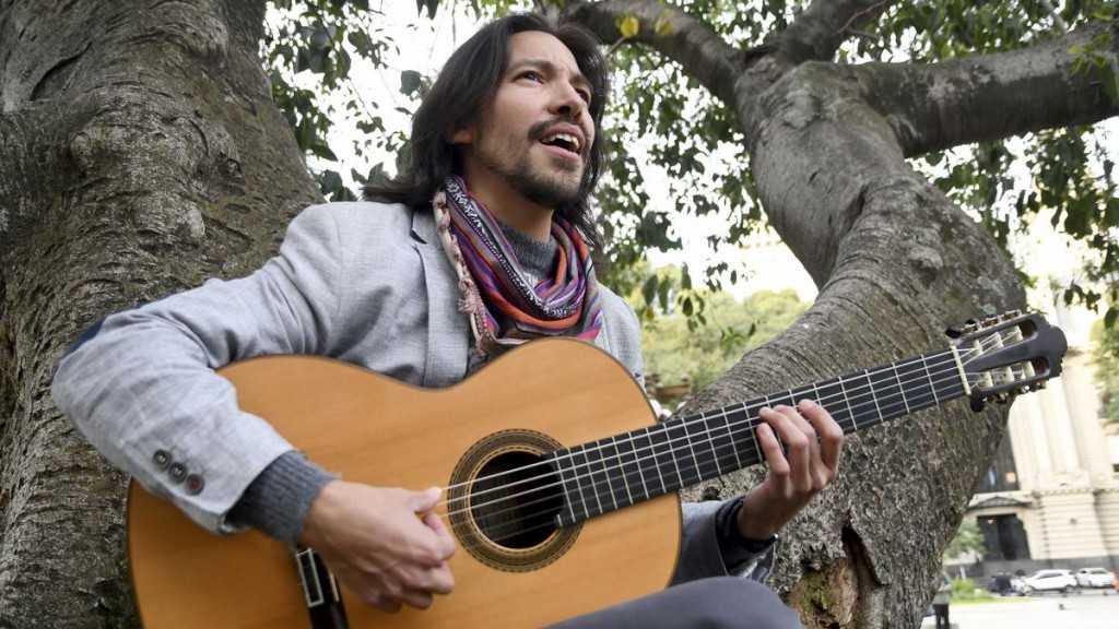 La guitarra del tucumano Fabián Cardozo: desde Suiza para tributar la obra de Juan Falú