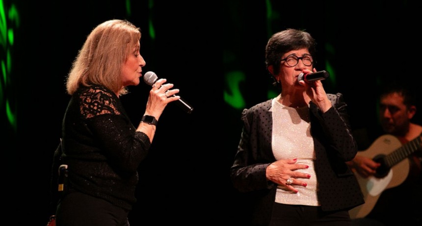 Las Hermanas Vera son un dúo legendario de la música argentina en el CCK