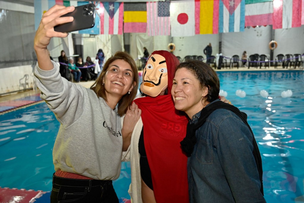 La comunidad de Tigre continúa disfrutando las galas temáticas de aquagym en los polideportivos municipales