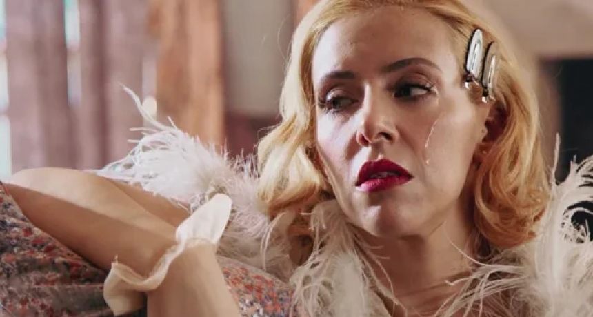 Juliana Gattas presenta “Maquillada en la Cama” en Niceto Club