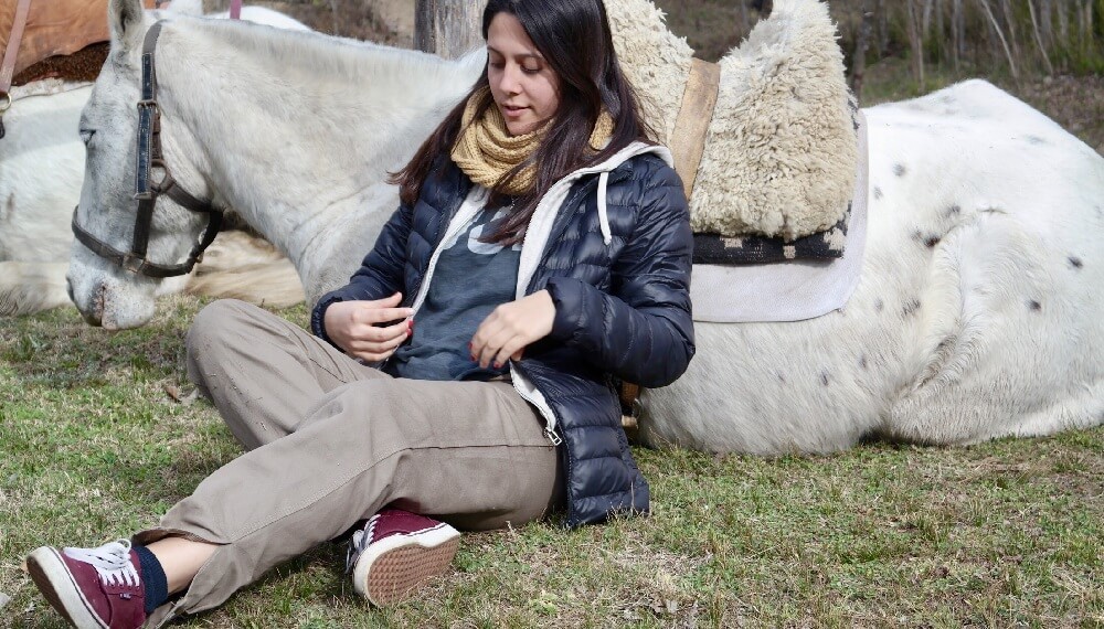 Se crio entre caballos criollos, estudió política y volvió a sus orígenes: hoy se especializa en venderlos