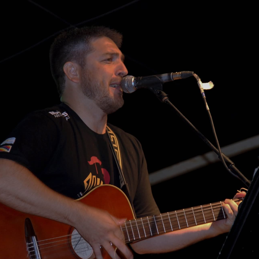 Javi Ferreira presentó dos nuevos videoclips en plataformas digitales