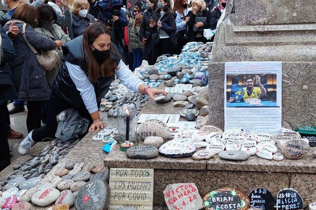 Realizaron en Plaza de Mayo un nuevo homenaje a los fallecidos por coronavirus