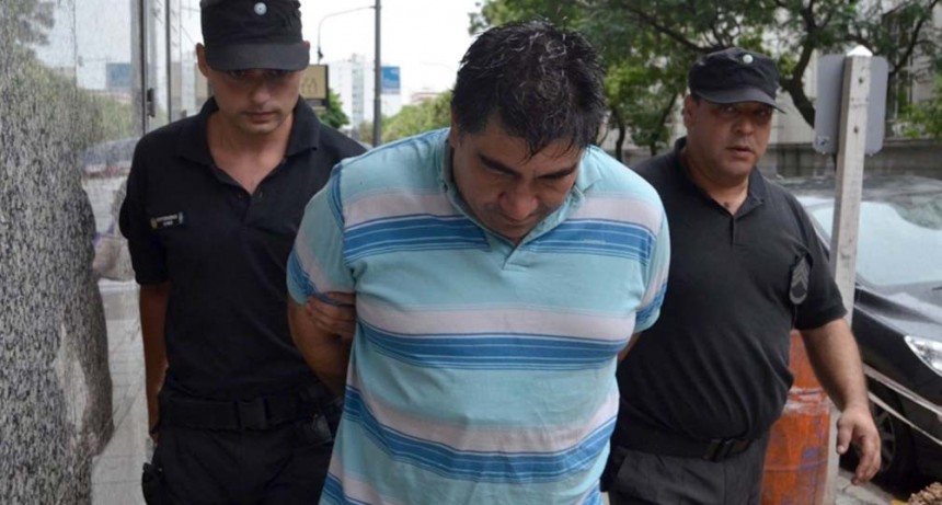 Lo encontraron adentro de una bolsa en una camioneta con un tiro en la cabeza