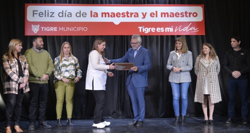 El intendente Julio Zamora homenajeó a docentes de Tigre en un emotivo acto en el Museo de la Reconquista