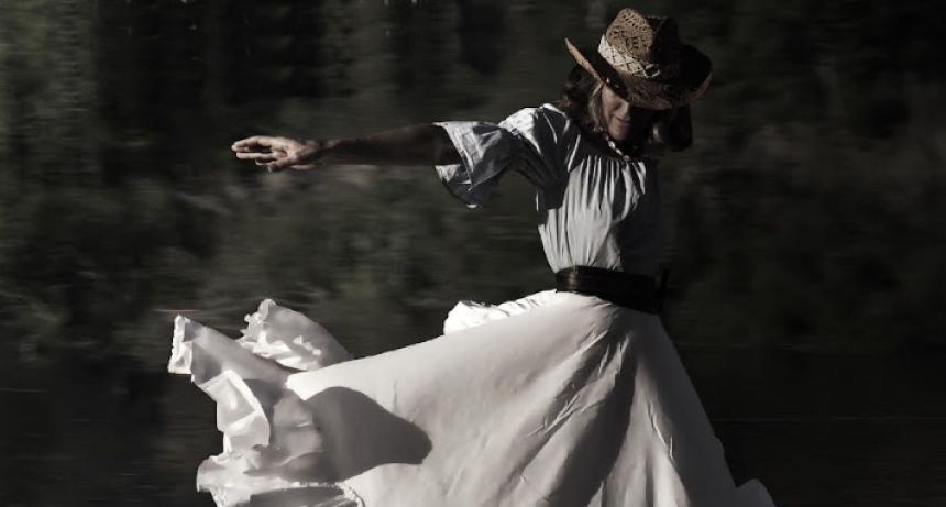 Carlota Ríos presenta su nueva canción “Bailando con tu sombra”