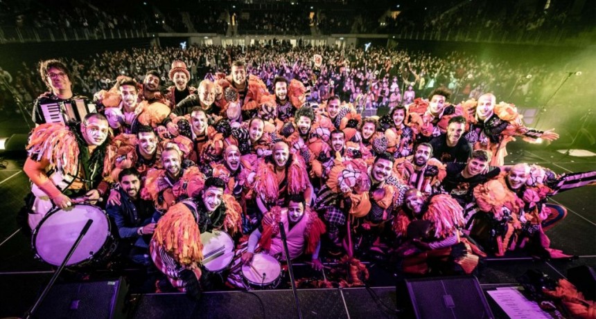 La murga uruguaya Agarrate Catalina llega al Luna Park para festejar 22 años de actuación