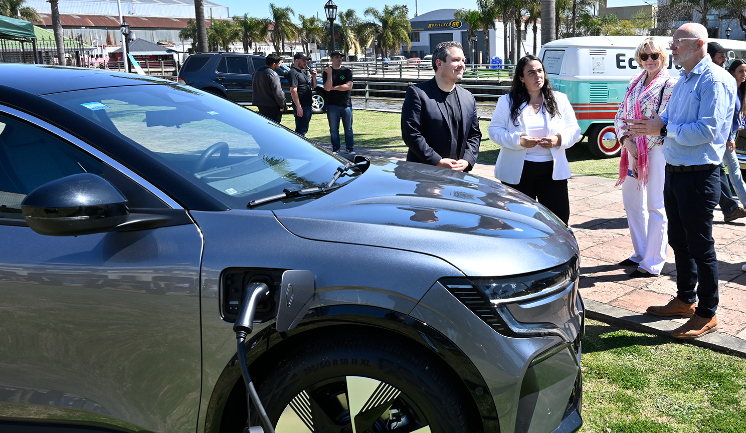 Con la mirada puesta en el cuidado del ambiente, el Municipio de Tigre recibió la muestra de vehículos eléctricos de la AAVEA