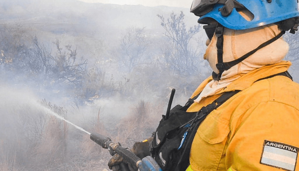 Córdoba, en alerta por los incendios forestales: más de 700 bomberos intentan frenar 4 focos