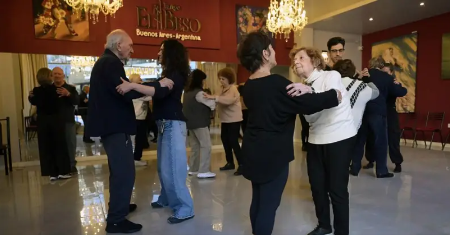 Una neuróloga confirmó que el tango rehabilita a pacientes con párkinson