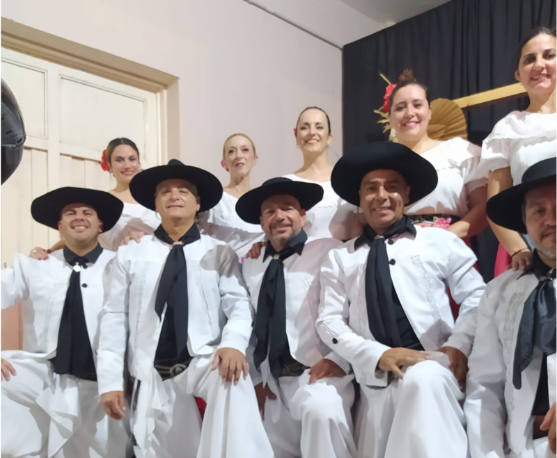 De sorpresa a consagración: Néstor Albornoz brilla como bailarín callejero en Villa Ascasubi