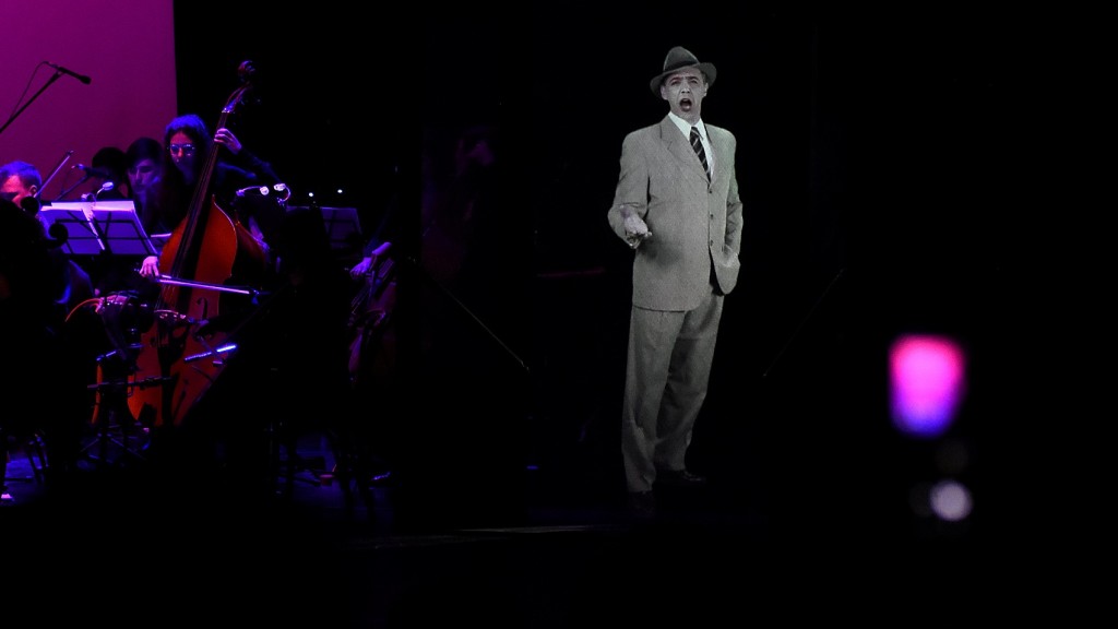 El “regreso” de Carlos Gardel junto a una orquesta juvenil, en una noche emotiva a puro tango en el Teatro Avenida