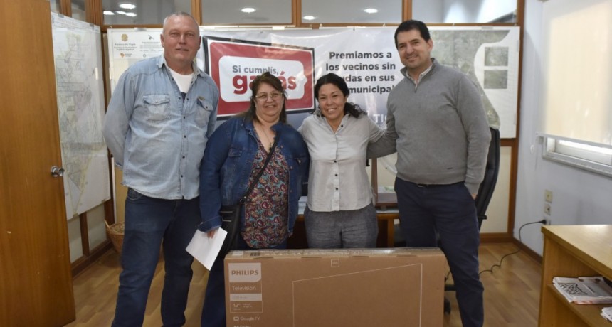 El programa “Si Cumplís, Ganás” del Municipio de Tigre reconoció a un nuevo vecino por pagar sus tasas en tiempo y forma