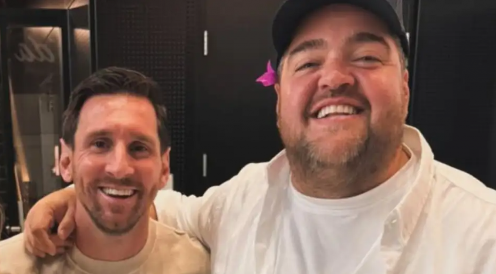 La incontenible alegría de Darío Barassi al encontrarse con Lionel Messi y Rodrigo De Paul: 