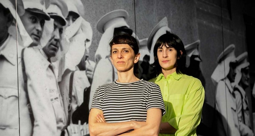 Descifradores, performance a cargo de Florencia Vecino y Carmen Pereiro Numer