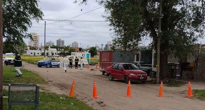 Asesinaron de un tiro por la espalda a una joven de 21 años y arrestaron a su pareja