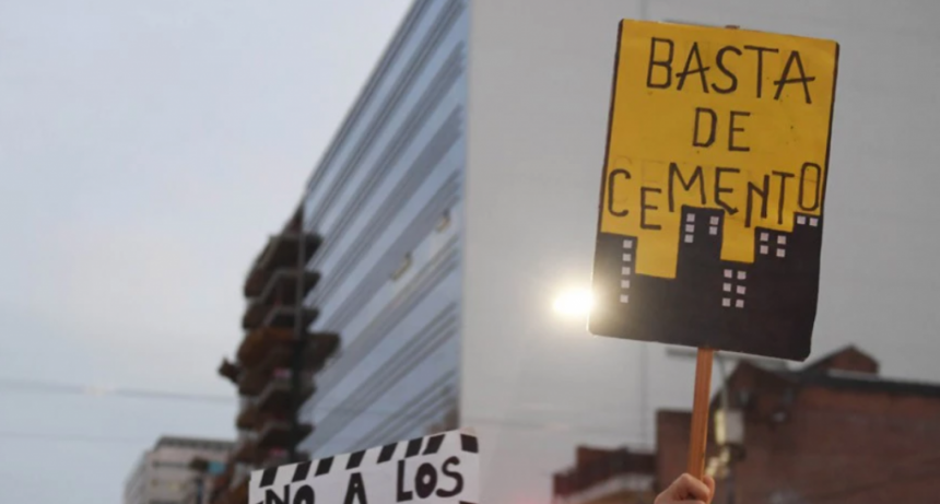  En Palermo protestaron en rechazo a la construcción de una torre en una zona protegida 