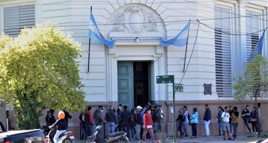  Los bancos volvieron a atender sin turno, garantizando medidas sanitarias 