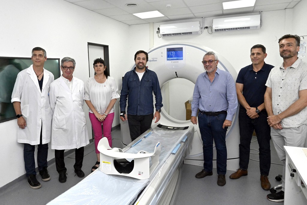 Julio Zamora y Nicolás Kreplak presentaron el nuevo tomógrafo del Hospital Magdalena V. de Martínez de General Pacheco