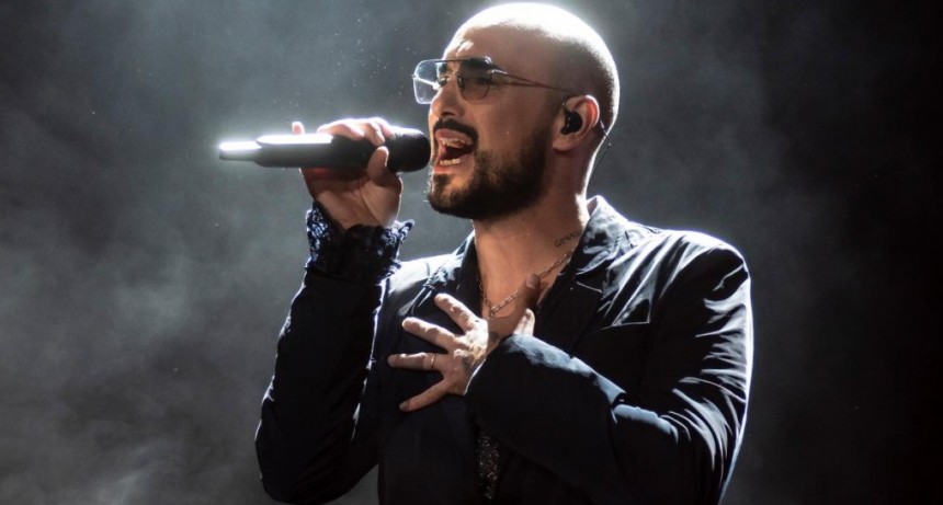 Abel Pintos presentó “Amores y Rarezas” frente a un Vélez colmado