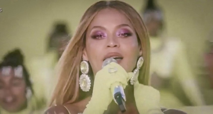 Con una suntuosa gala, Beyoncé lanzó su filme sobre la gira 