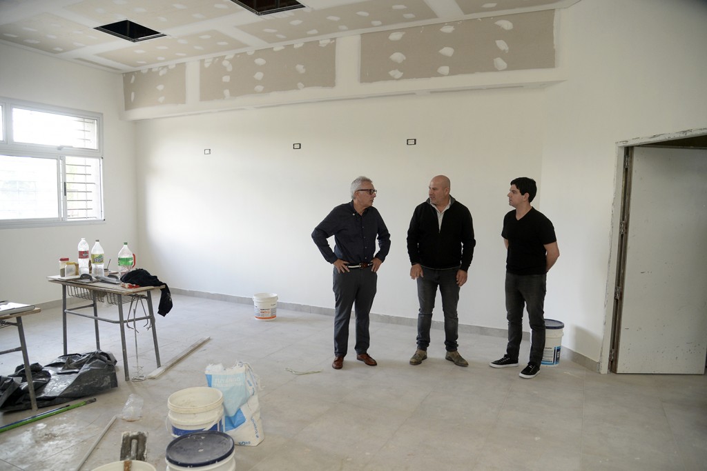 Julio Zamora visitó la obra de ampliación de la Escuela Secundaria N° 32 en Benavídez