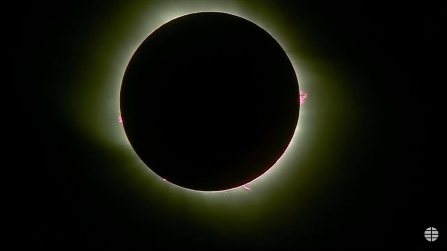 Así fue el impresionante eclipse solar total que oscureció la Antártida