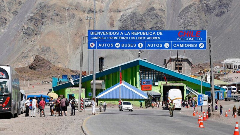  Chile reabrirá 10 fronteras terrestres con Argentina y Perú 