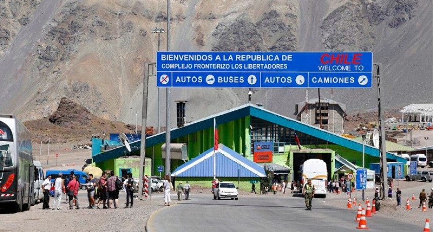  Chile reabrirá 10 fronteras terrestres con Argentina y Perú 