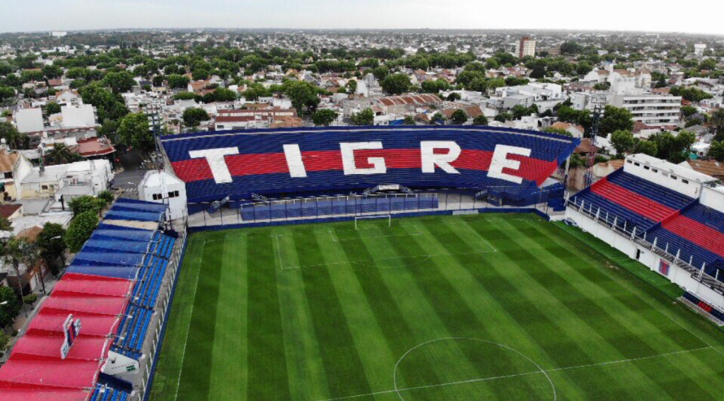 Tigre homenajeó a sus hinchas desaparecidos con la colocación de una placa en el Dellagiovanna