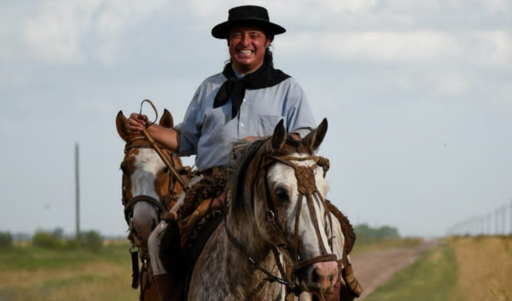Cuando el camino se vuelve canto: un payador y 500 kilómetros de identidad gaucha