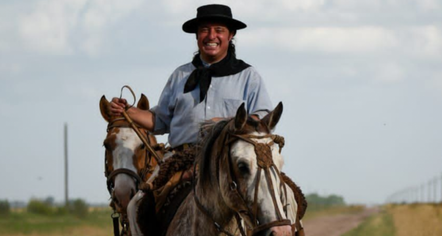 Cuando el camino se vuelve canto: un payador y 500 kilómetros de identidad gaucha